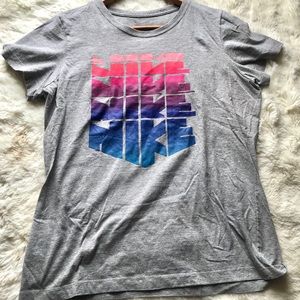 ✨Nike Women’s Shirt✨